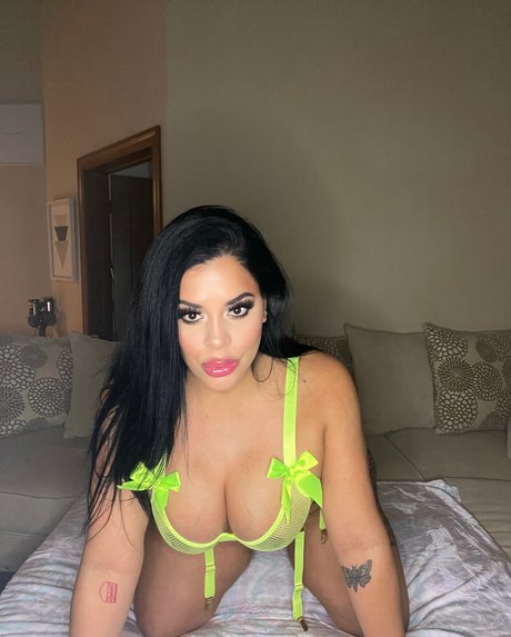 Foto di nudo di fuga di OnlyFans di Tini 