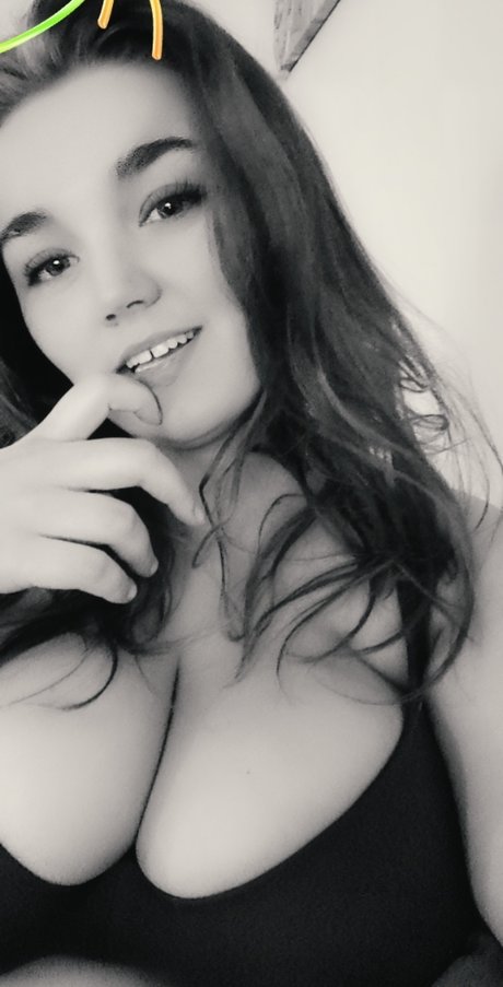 Foto di nudo di fuga di OnlyFans di Laurye Guilby