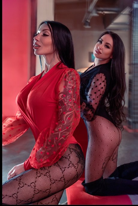 Foto di nudo di fuga di OnlyFans di Twinscarolines