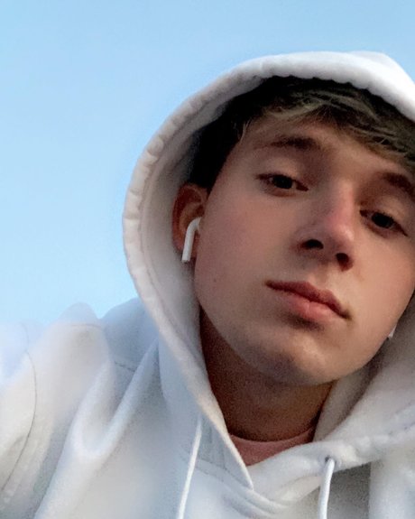 Foto di nudo di fuga di OnlyFans di Easttwink
