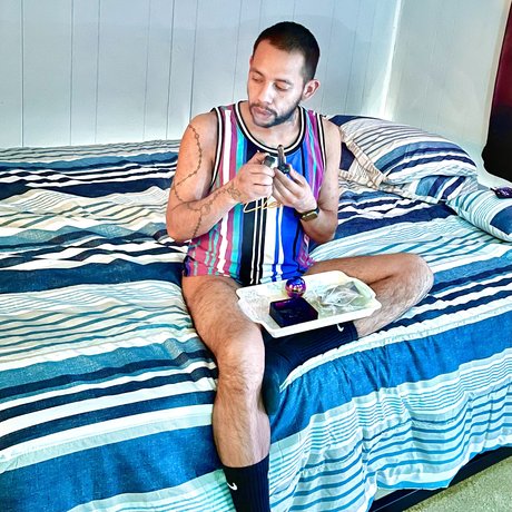 Foto di nudo di fuga di OnlyFans di Eros