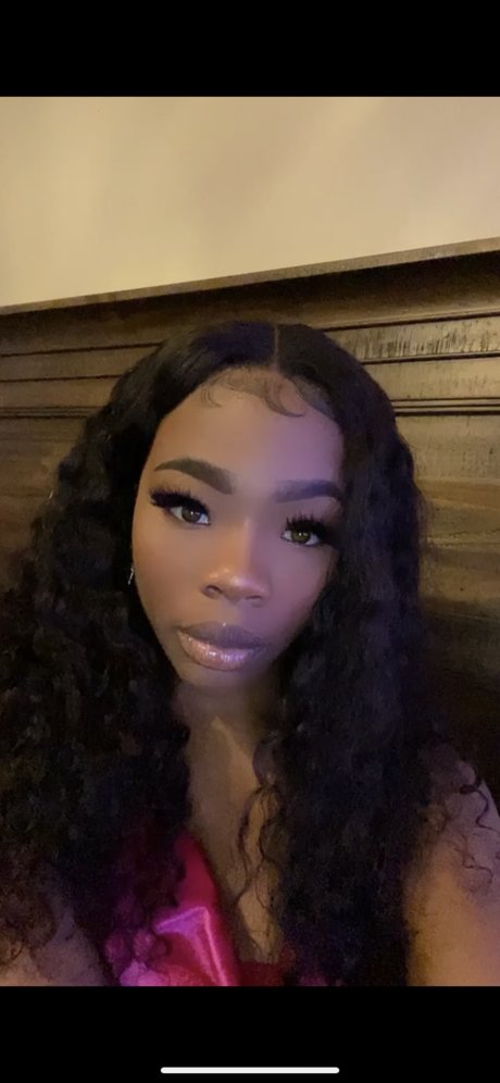 Foto di nudo di fuga di OnlyFans di Goddess Kellz