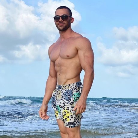 Foto di nudo di fuga di OnlyFans di Luis Hernandez