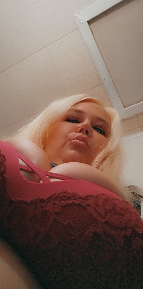 Foto di nudo di fuga di OnlyFans di Bambi Xoxo