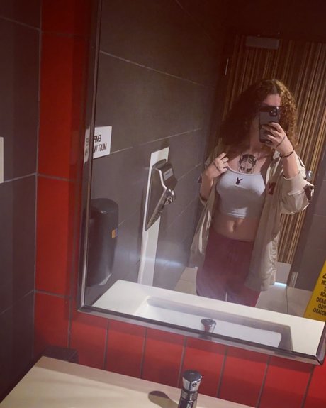 Foto di nudo di fuga di OnlyFans di Summer