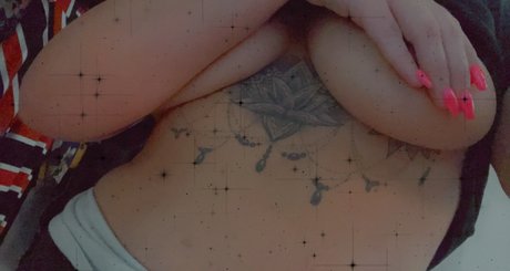 Foto di nudo di fuga di OnlyFans di Lemone