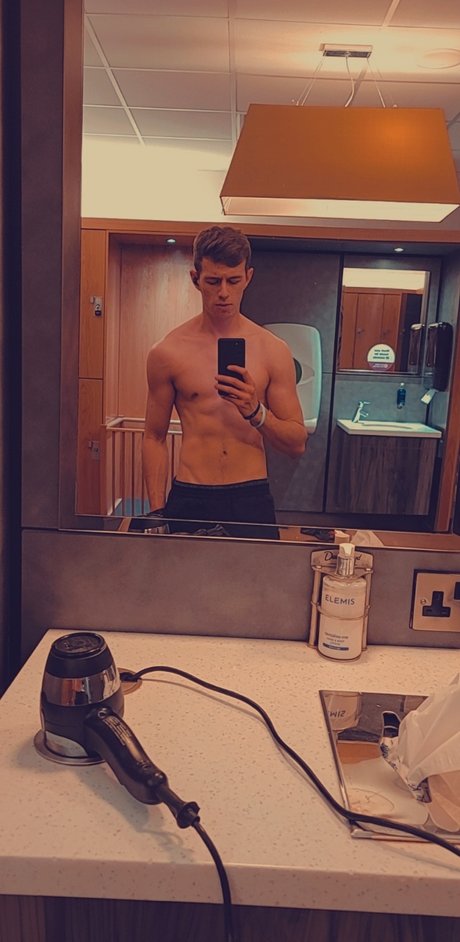 Foto di nudo di fuga di OnlyFans di Sebastian Clarke