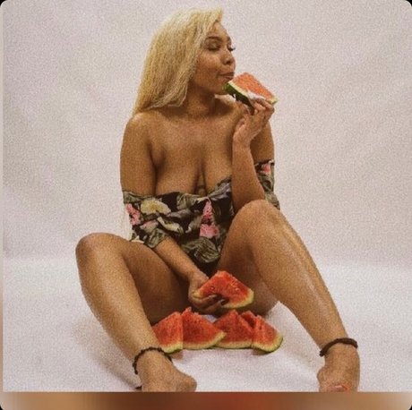 Foto di nudo di fuga di OnlyFans di Saged Pussy
