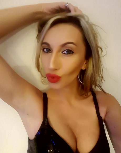 Foto di nudo di fuga di OnlyFans di   Luana Naughty 