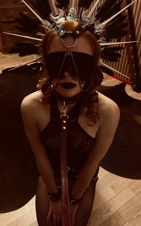 Foto di nudo di fuga di OnlyFans di Mademoiselle Feles
