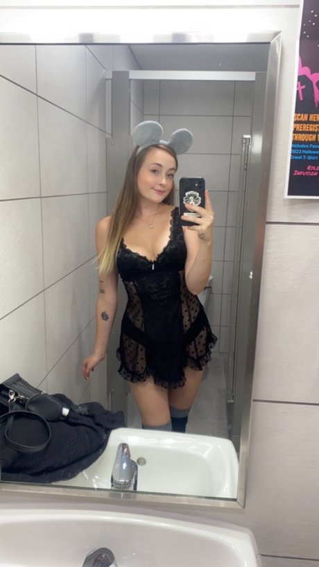 Foto di nudo di fuga di OnlyFans di Avery Gold