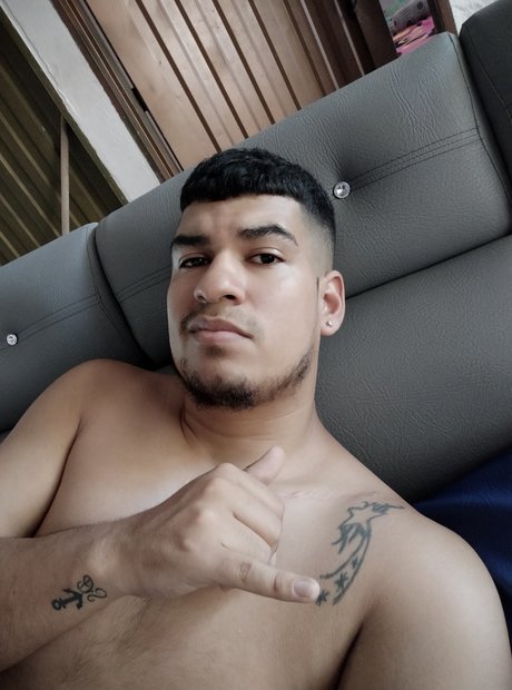 Foto di nudo di fuga di OnlyFans di Oscuro Dese 