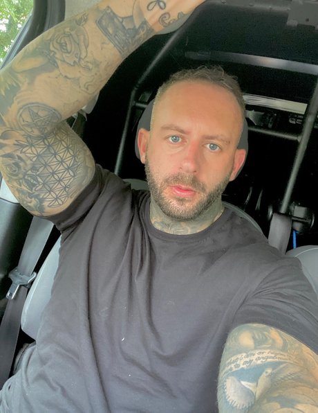 Foto di nudo di fuga di OnlyFans di Tommygunx1free