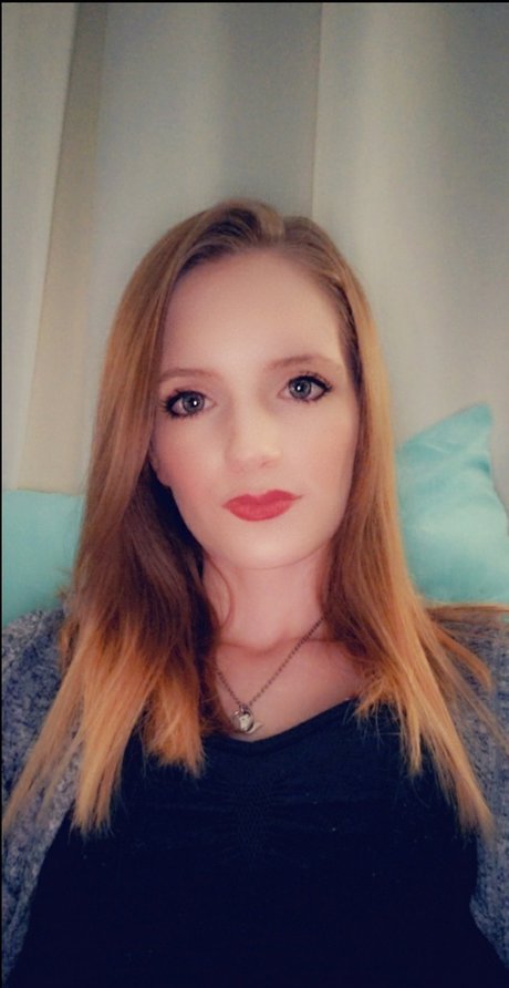Foto di nudo di fuga di OnlyFans di Strawberryangel
