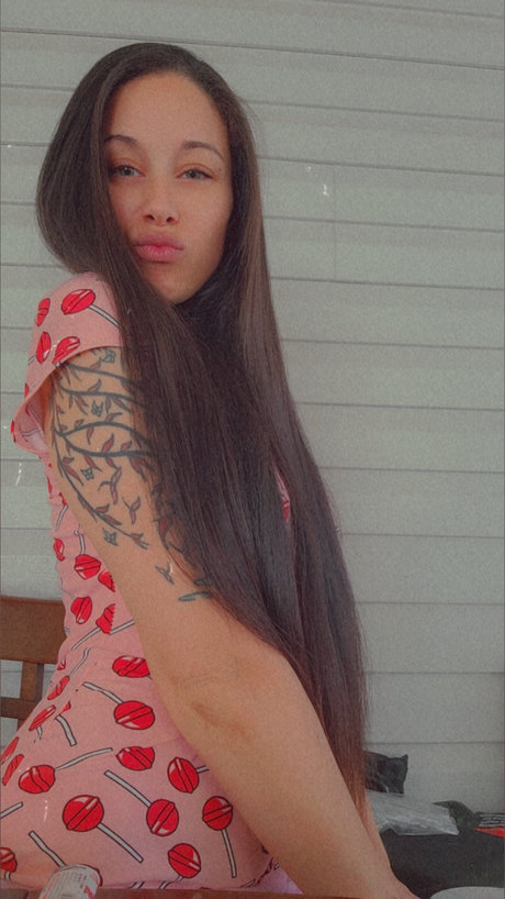 Foto di nudo di fuga di OnlyFans di Mixed Mutt Slut