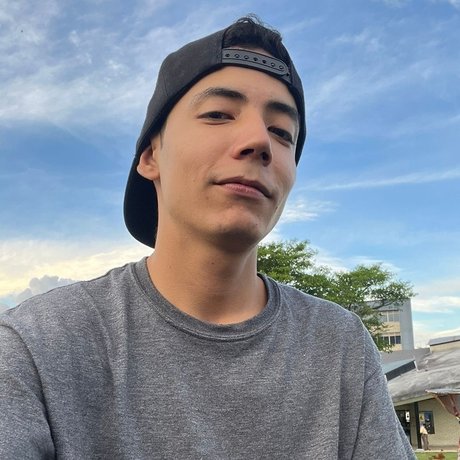 Foto di nudo di fuga di OnlyFans di Juan Esteban Montealegre