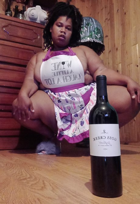 Foto di nudo di fuga di OnlyFans di Women Weed N Wine