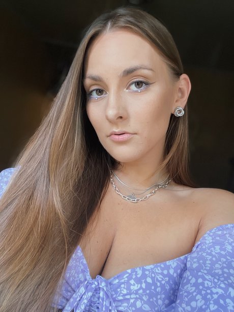 Foto di nudo di fuga di OnlyFans di Juliia