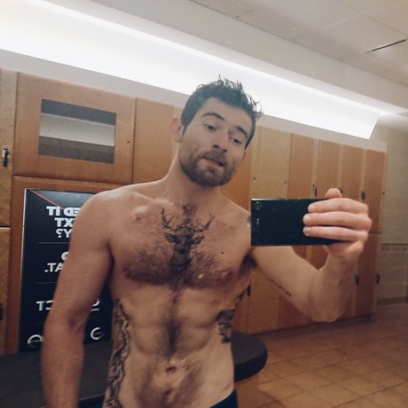 Foto di nudo di fuga di OnlyFans di Aaron