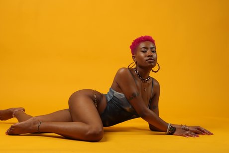Foto di nudo di fuga di OnlyFans di Seductress