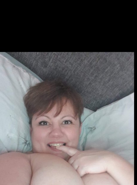 Foto di nudo di fuga di OnlyFans di Khoochie