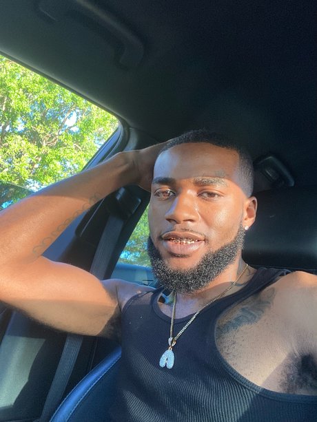 Foto di nudo di fuga di OnlyFans di Yung Bull 