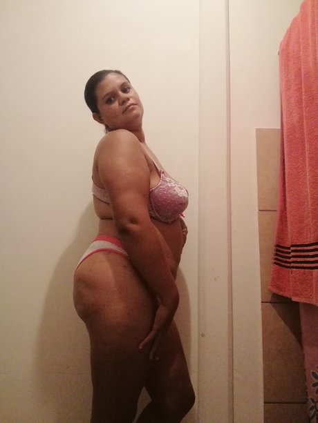 Foto di nudo di fuga di OnlyFans di Estefany92