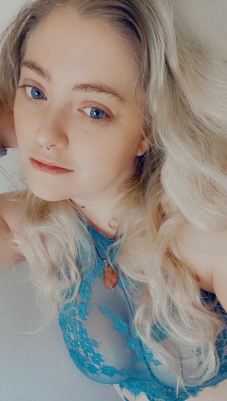 Foto di nudo di fuga di OnlyFans di Starfyre