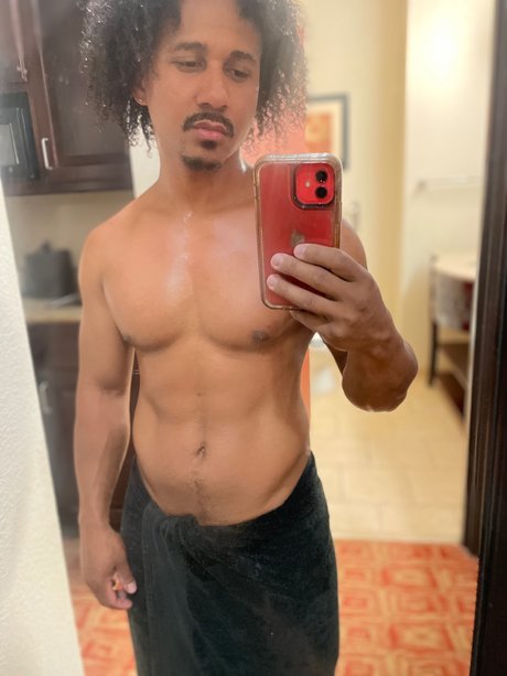Foto di nudo di fuga di OnlyFans di Lightskinmedicine