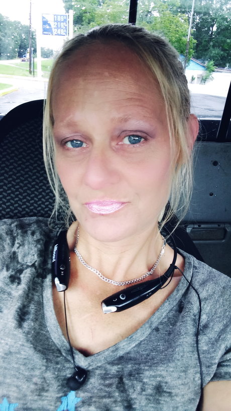 Foto di nudo di fuga di OnlyFans di Elizabeth