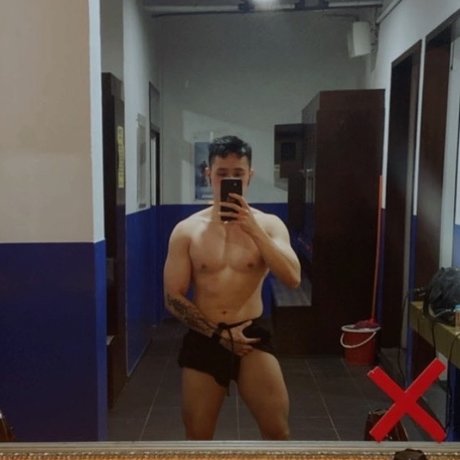 Foto di nudo di fuga di OnlyFans di Edwin Max Mad