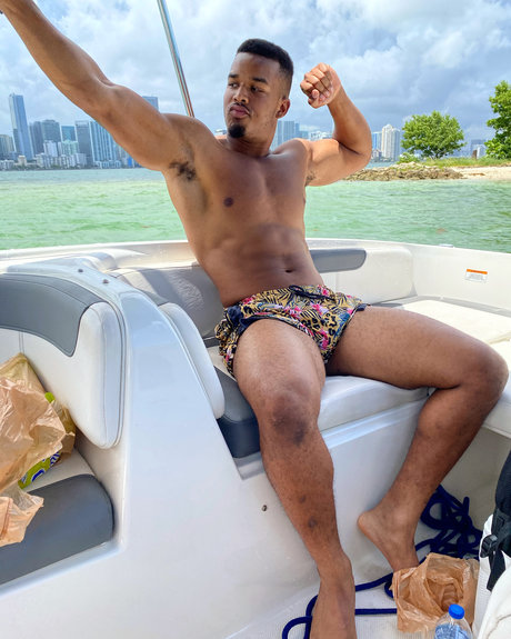 Foto di nudo di fuga di OnlyFans di Sin