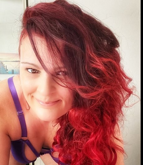 Foto di nudo di fuga di OnlyFans di Ellie West