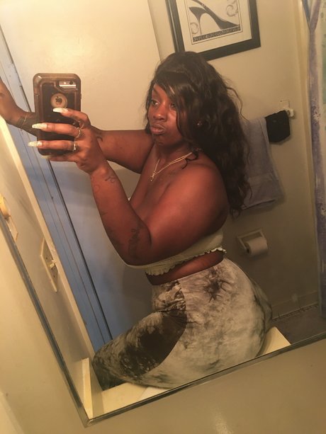 Foto di nudo di fuga di OnlyFans di Renee Giorgio