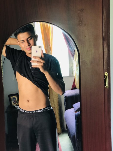 Foto di nudo di fuga di OnlyFans di Edgardo Reyes