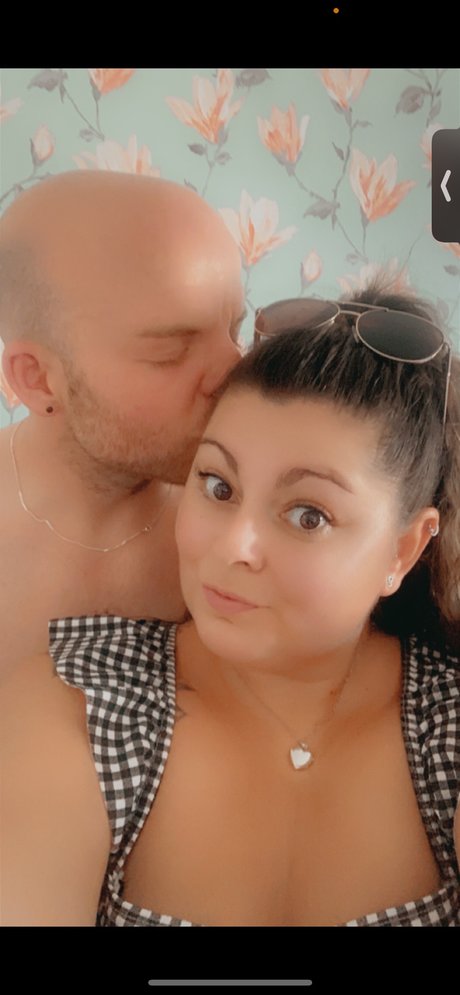 Foto di nudo di fuga di OnlyFans di Jess Ampamp Dan
