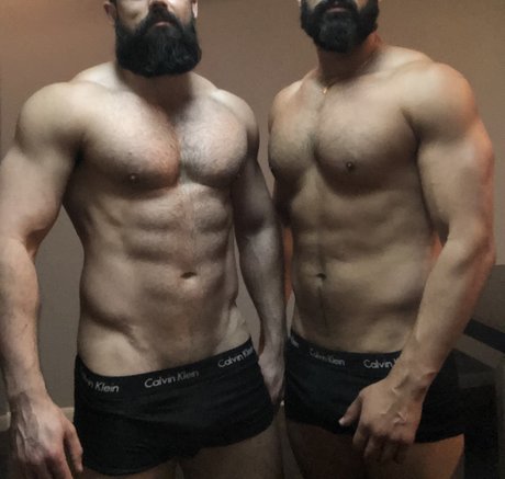 Foto di nudo di fuga di OnlyFans di Thebeardedgorillas