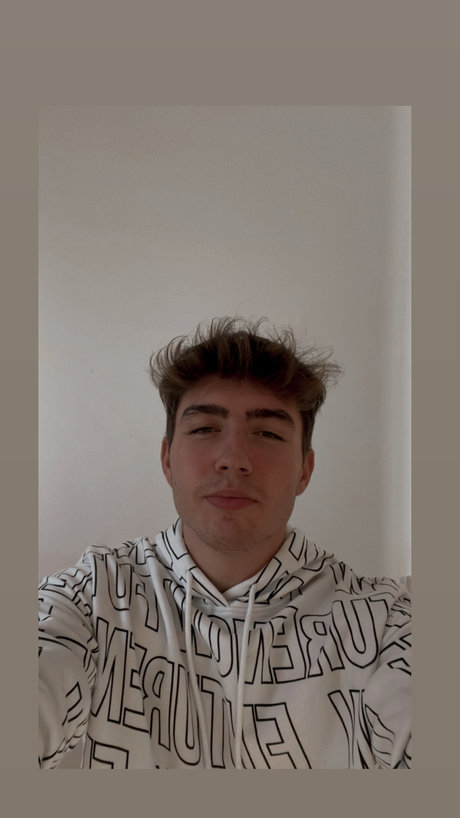 Foto di nudo di fuga di OnlyFans di Lezzo
