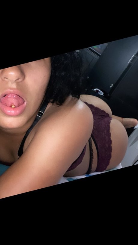 Foto di nudo di fuga di OnlyFans di Julieth Acosta