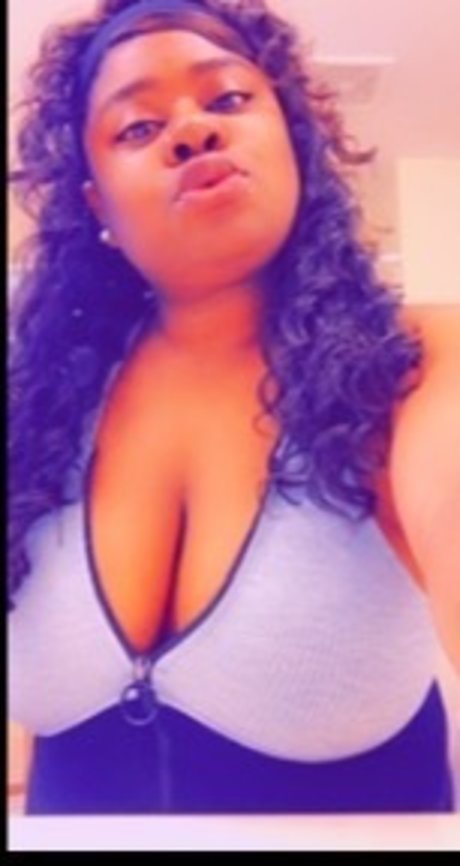 Foto di nudo di fuga di OnlyFans di Chelley