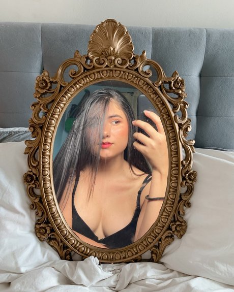 Foto di nudo di fuga di OnlyFans di Lala