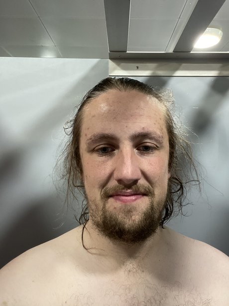 Foto di nudo di fuga di OnlyFans di James