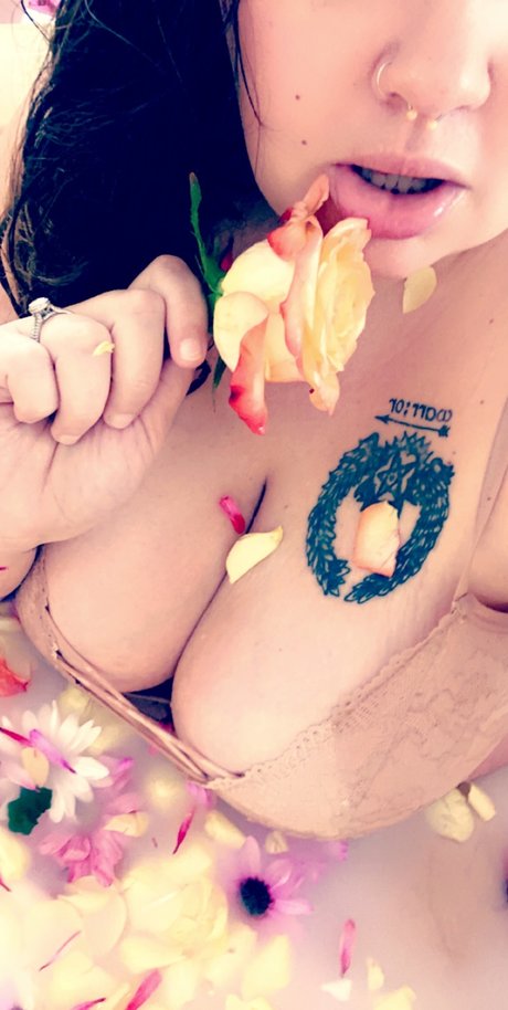 Foto di nudo di fuga di OnlyFans di Eliza