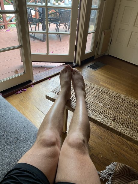 Foto di nudo di fuga di OnlyFans di Stepfather