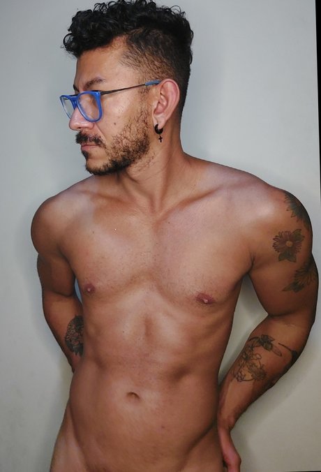 Foto di nudo di fuga di OnlyFans di Josu