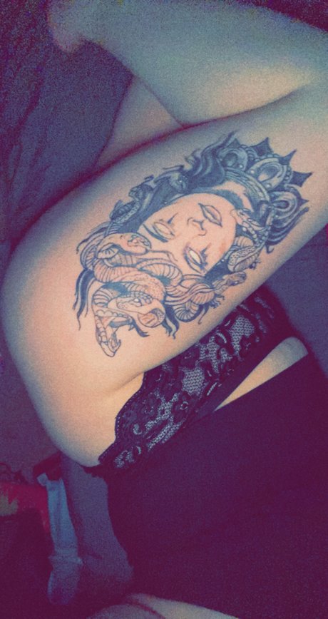 Foto di nudo di fuga di OnlyFans di Dannii