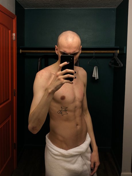 Foto di nudo di fuga di OnlyFans di Pika 