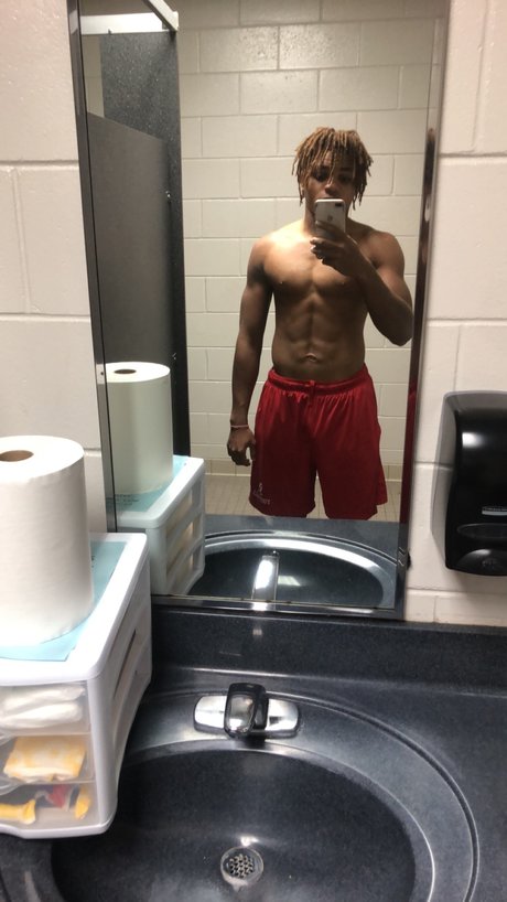Foto di nudo di fuga di OnlyFans di Aaron