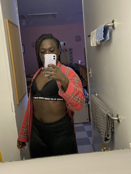 Foto di nudo di fuga di OnlyFans di Alexandra 