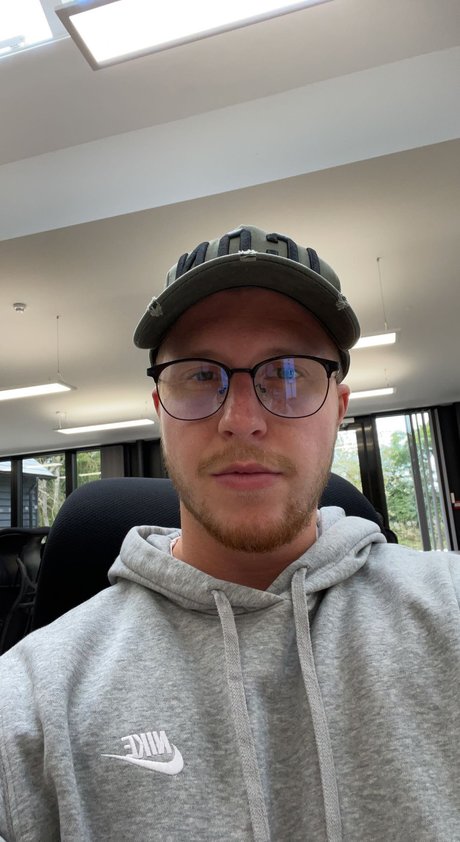 Foto di nudo di fuga di OnlyFans di Jack Elms